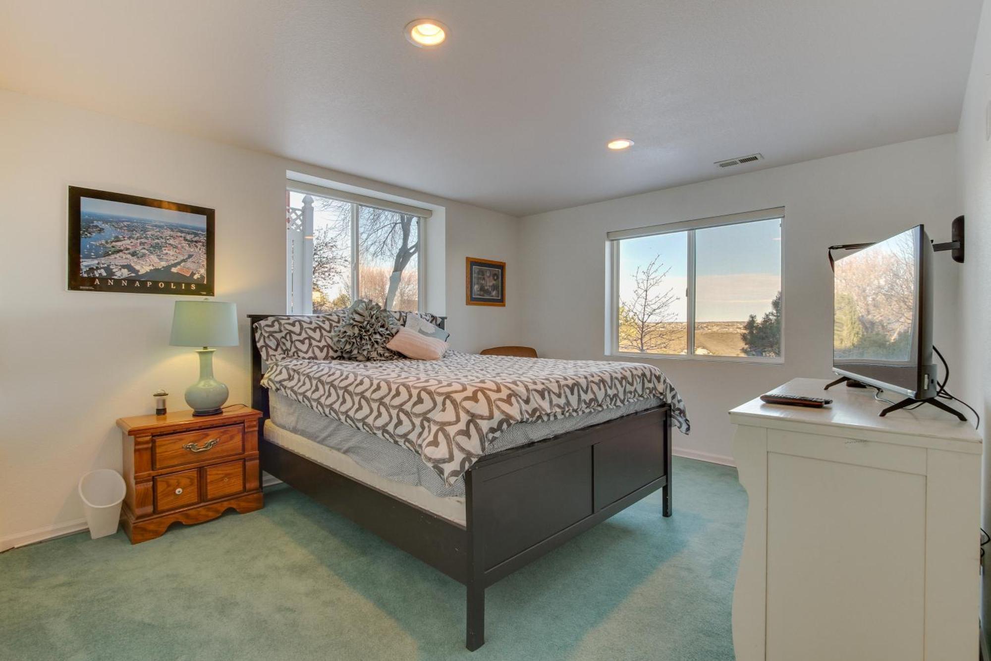 Inviting Great Falls Home With Wraparound Deck! Extérieur photo