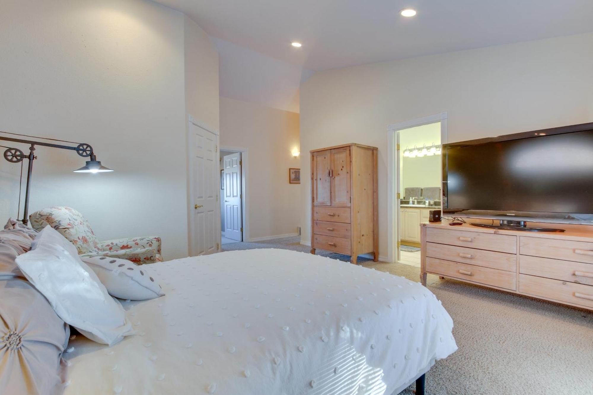Inviting Great Falls Home With Wraparound Deck! Extérieur photo