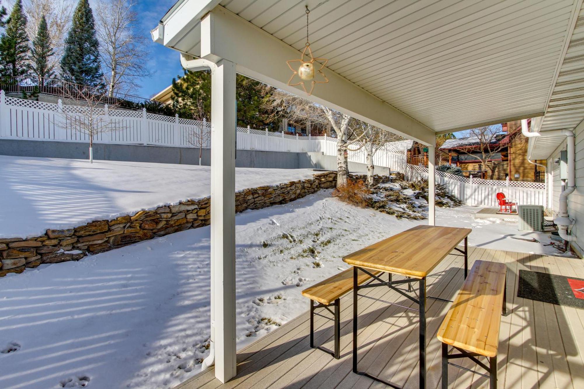 Inviting Great Falls Home With Wraparound Deck! Extérieur photo