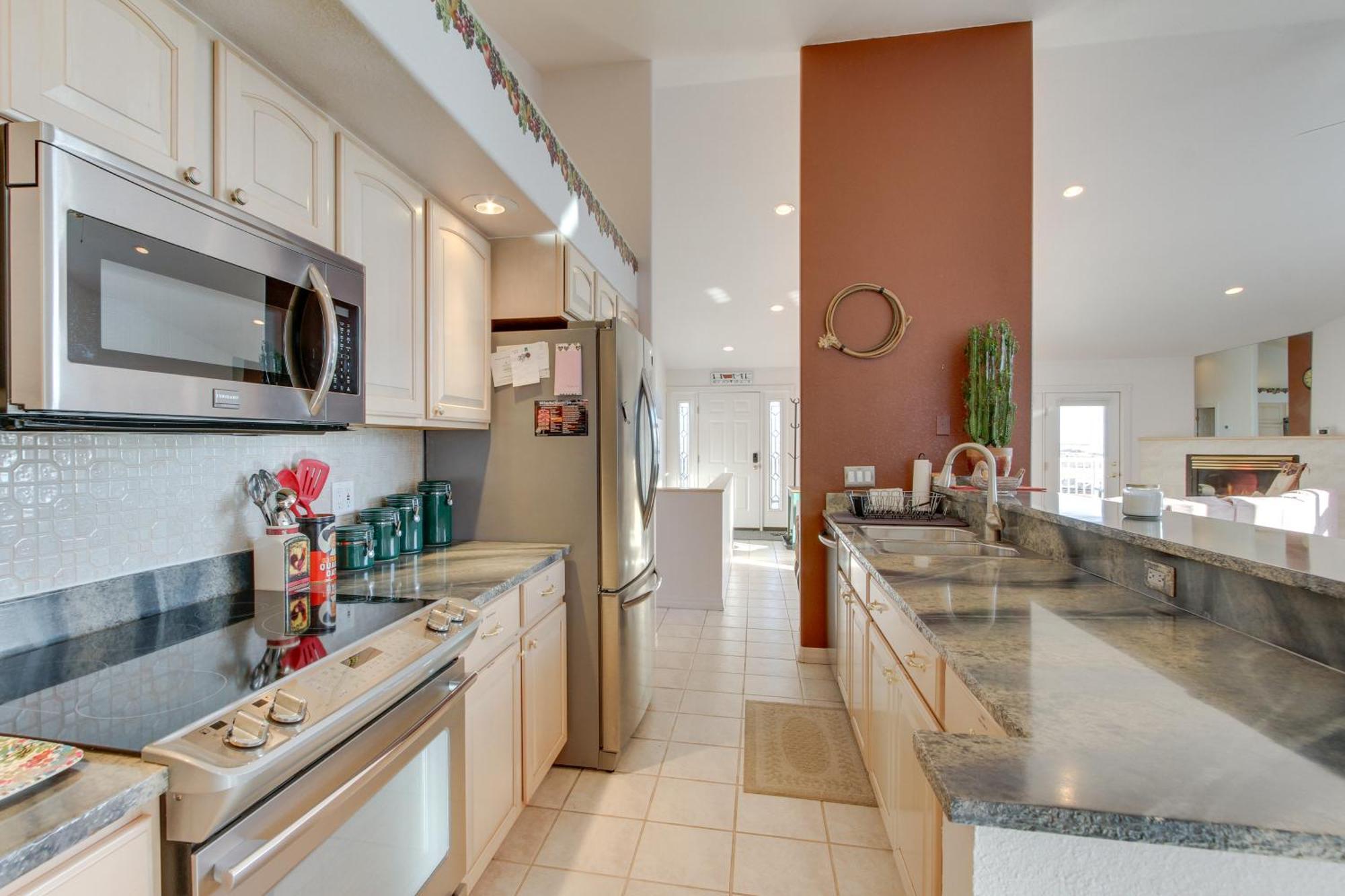 Inviting Great Falls Home With Wraparound Deck! Extérieur photo