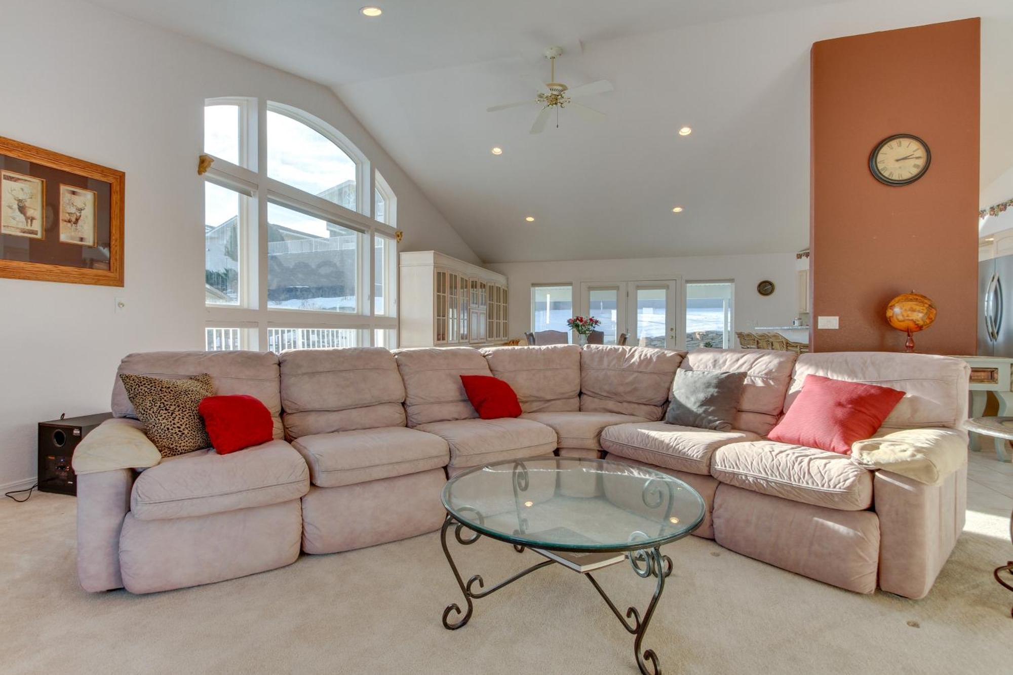 Inviting Great Falls Home With Wraparound Deck! Extérieur photo