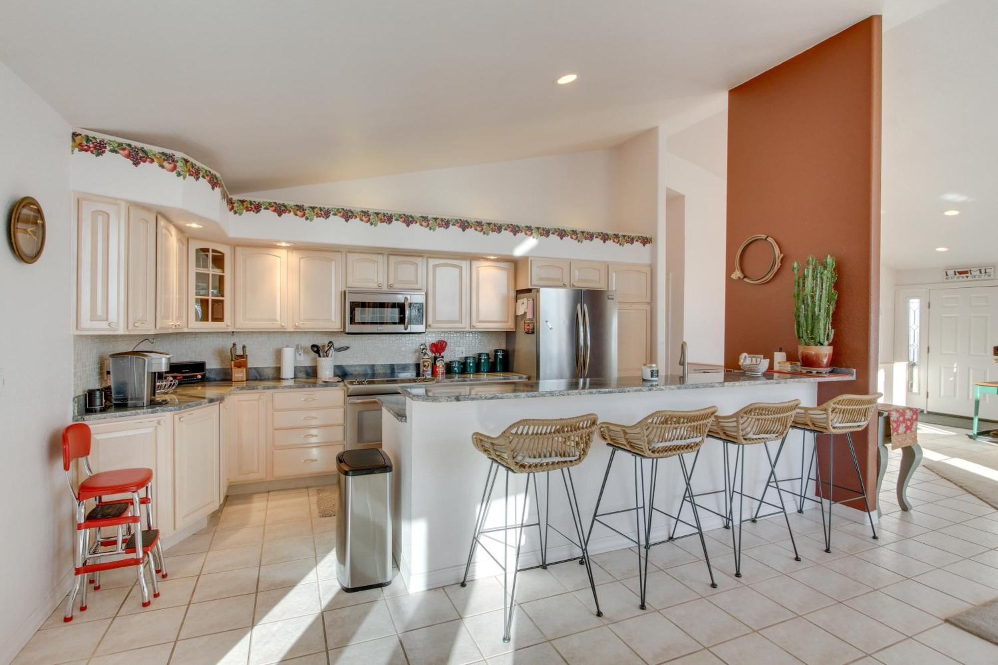 Inviting Great Falls Home With Wraparound Deck! Extérieur photo