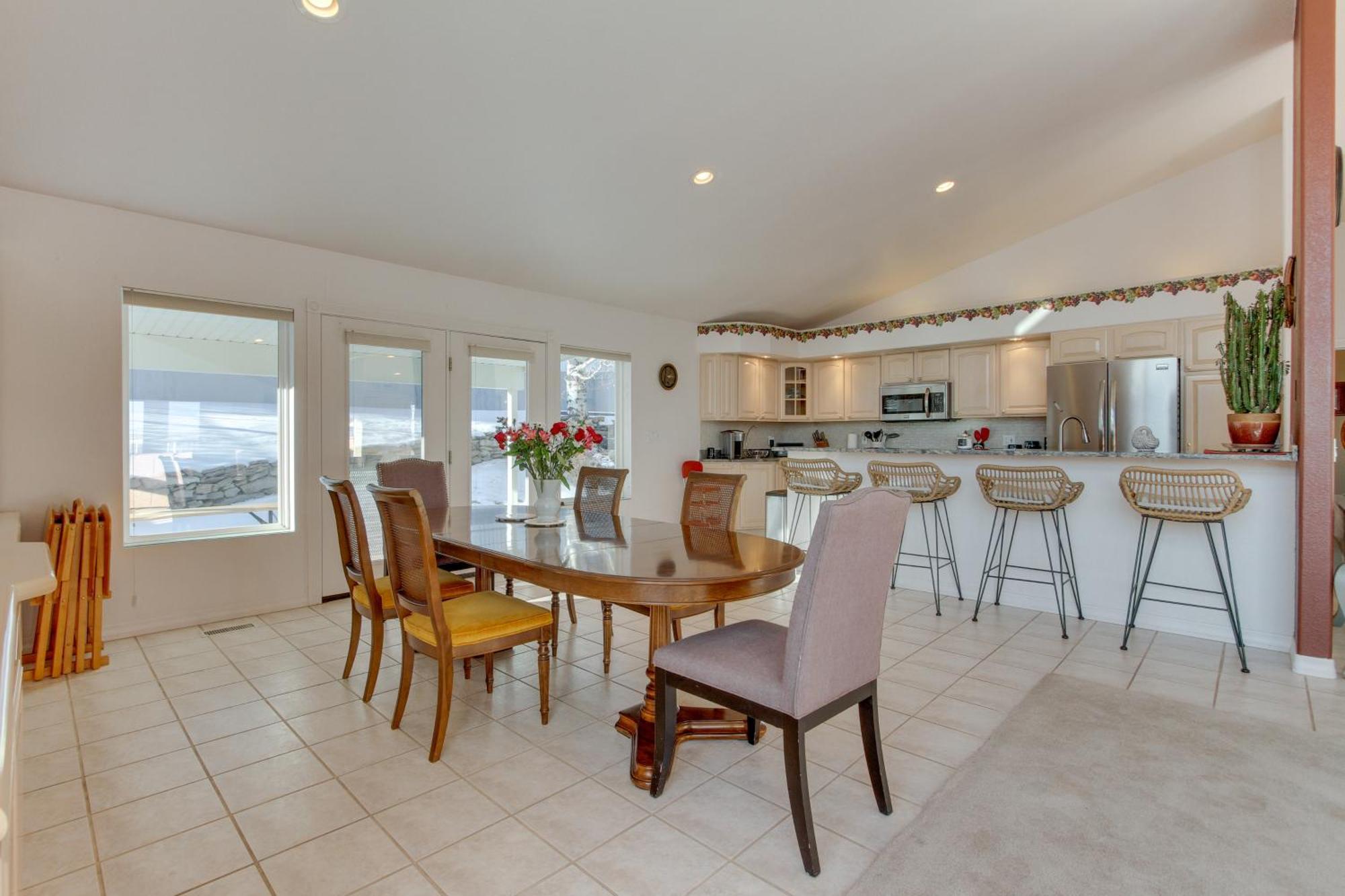 Inviting Great Falls Home With Wraparound Deck! Extérieur photo