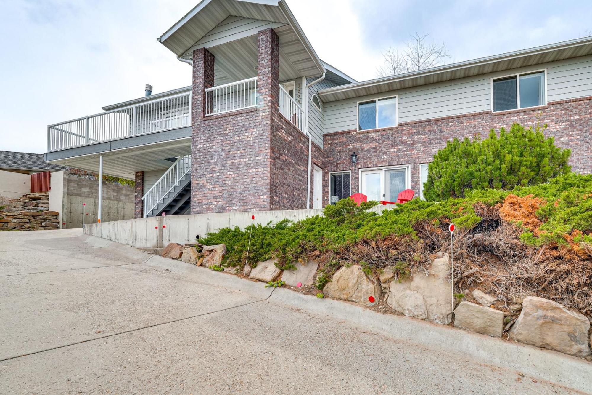 Inviting Great Falls Home With Wraparound Deck! Extérieur photo