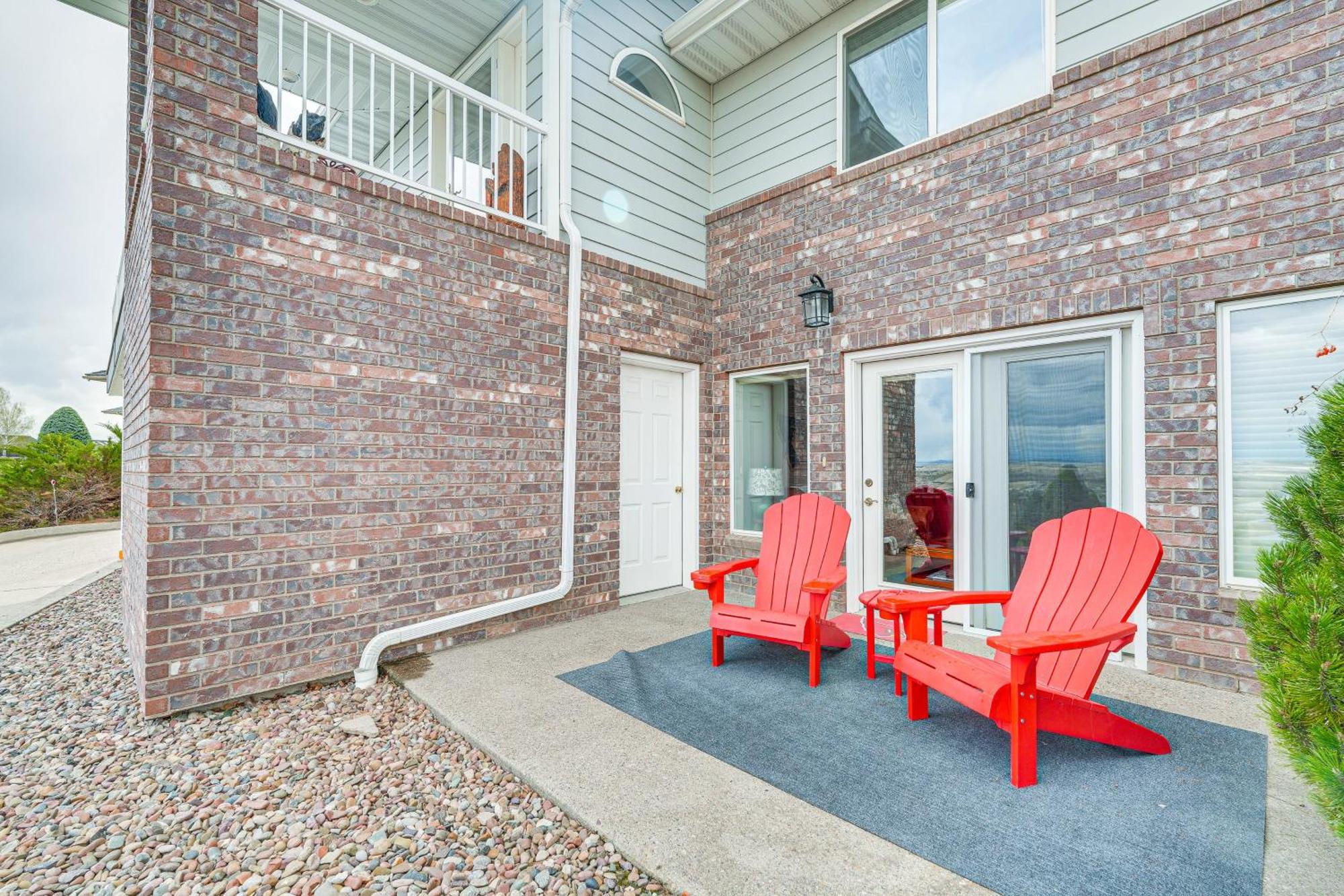 Inviting Great Falls Home With Wraparound Deck! Extérieur photo