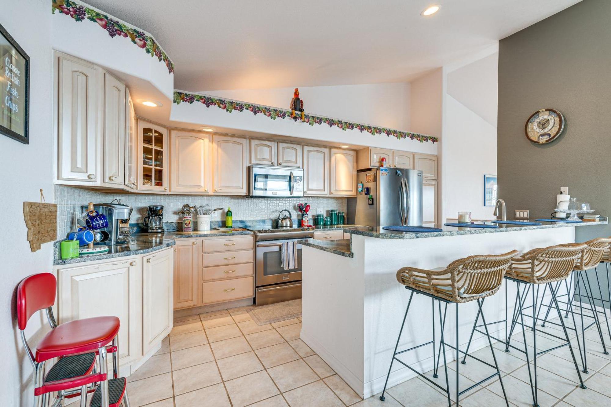 Inviting Great Falls Home With Wraparound Deck! Extérieur photo