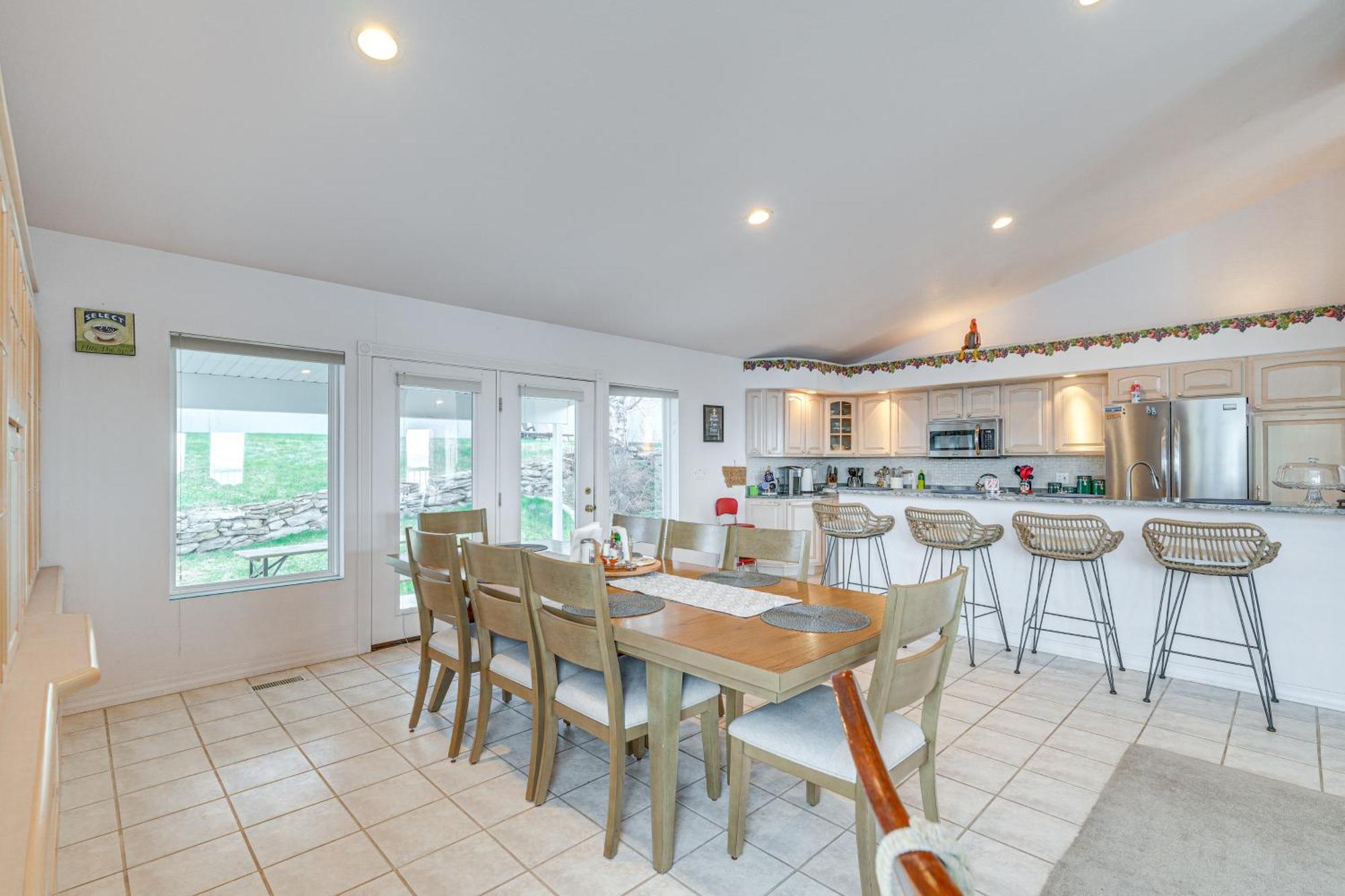 Inviting Great Falls Home With Wraparound Deck! Extérieur photo