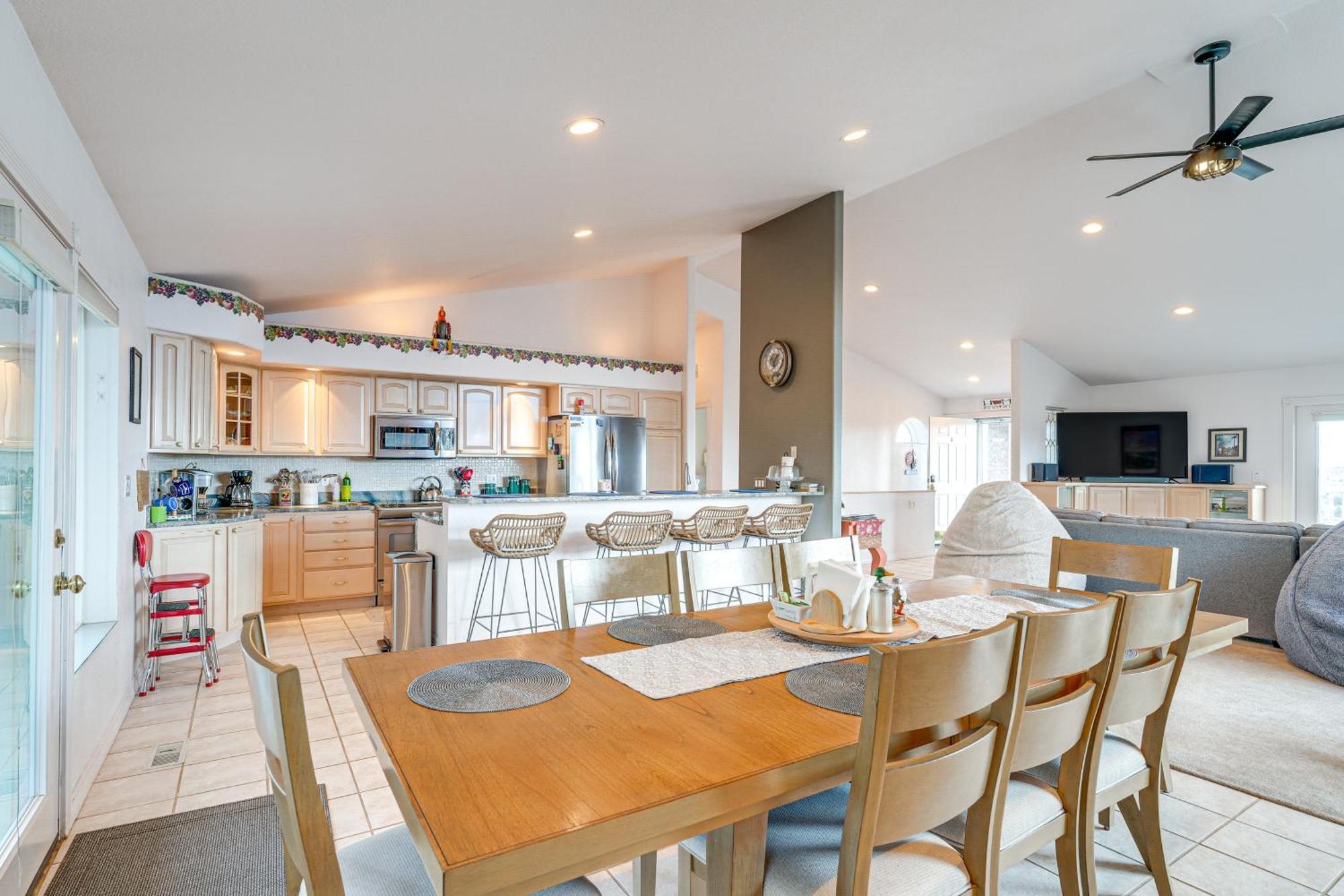 Inviting Great Falls Home With Wraparound Deck! Extérieur photo