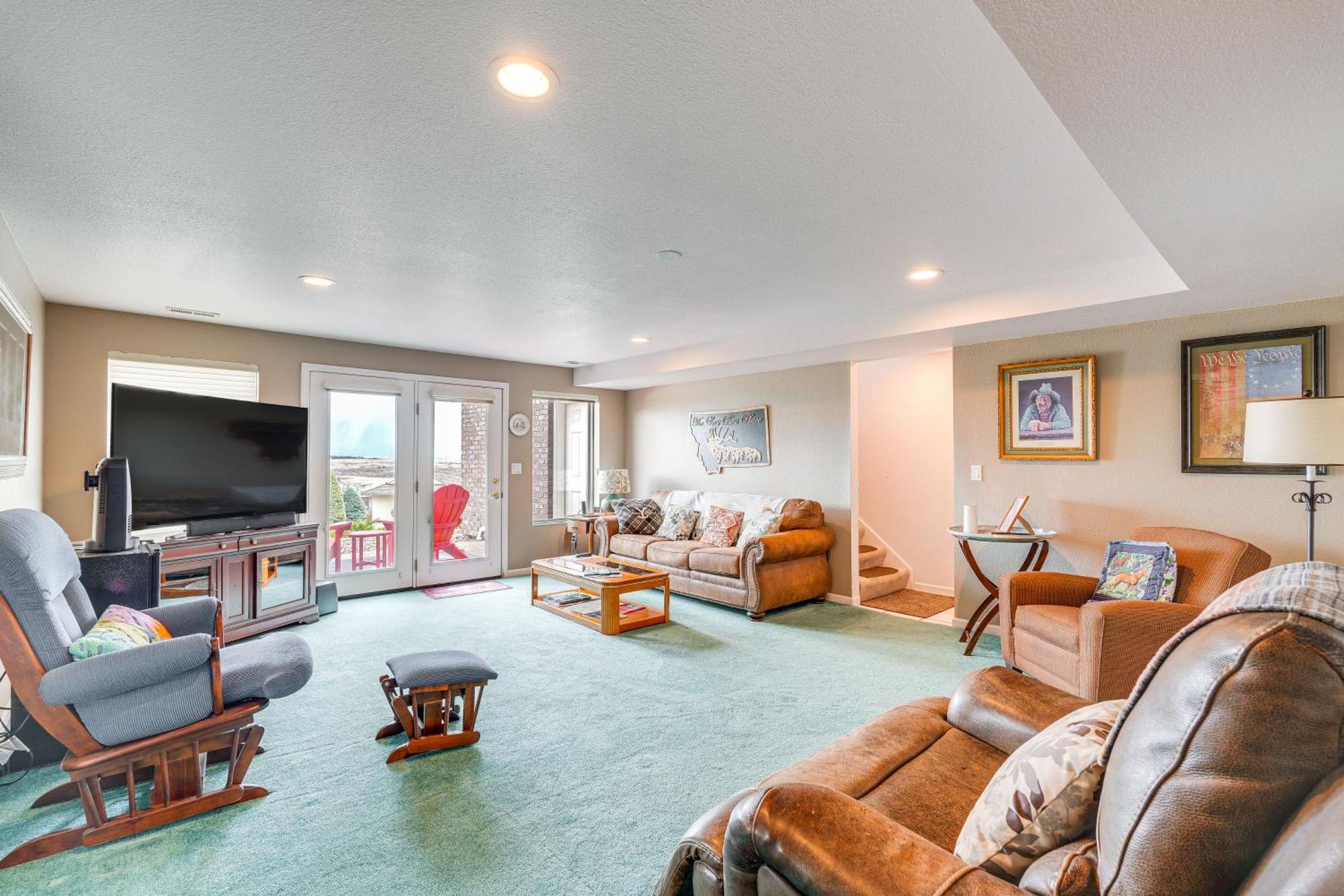 Inviting Great Falls Home With Wraparound Deck! Extérieur photo