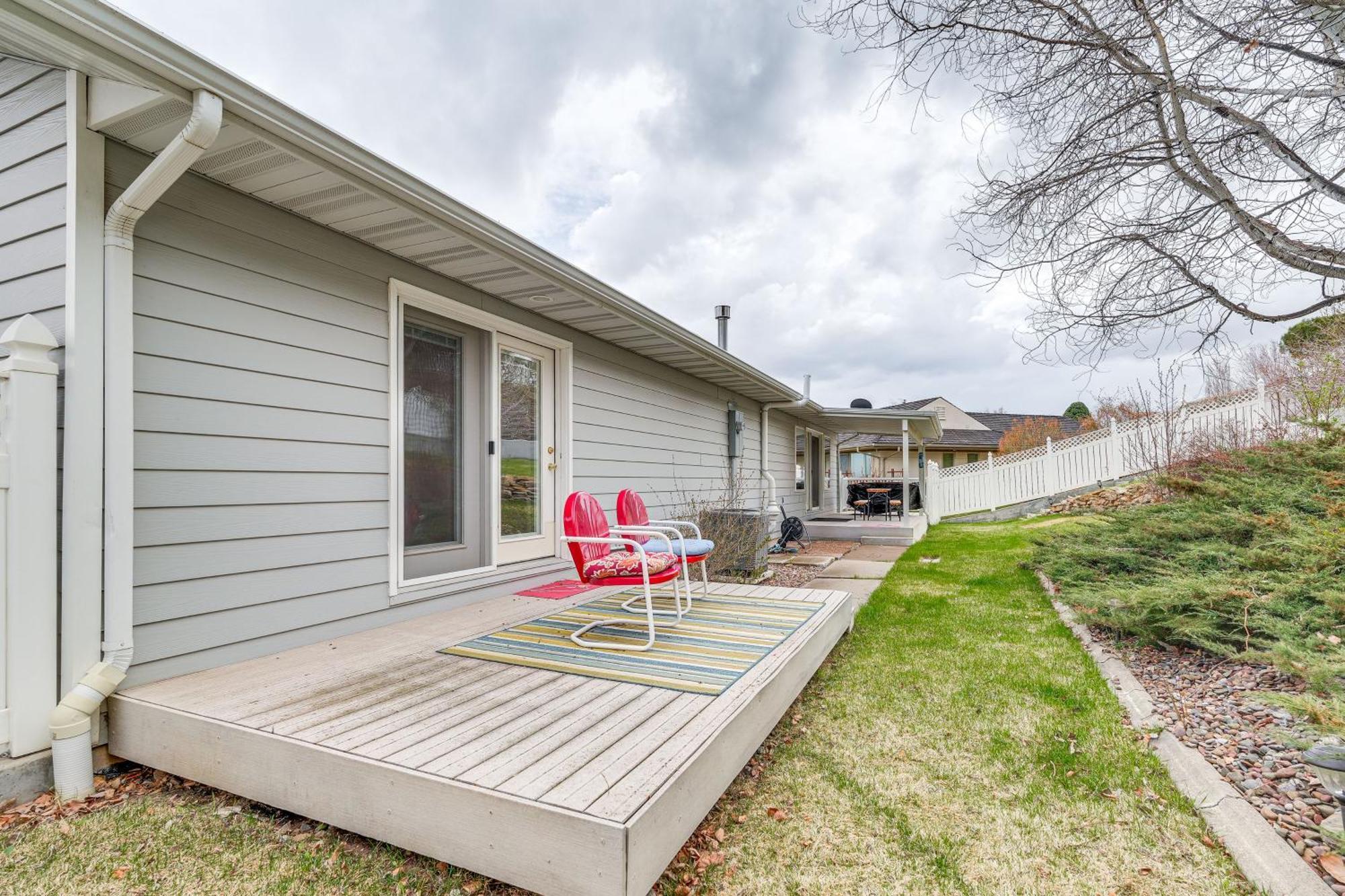 Inviting Great Falls Home With Wraparound Deck! Extérieur photo