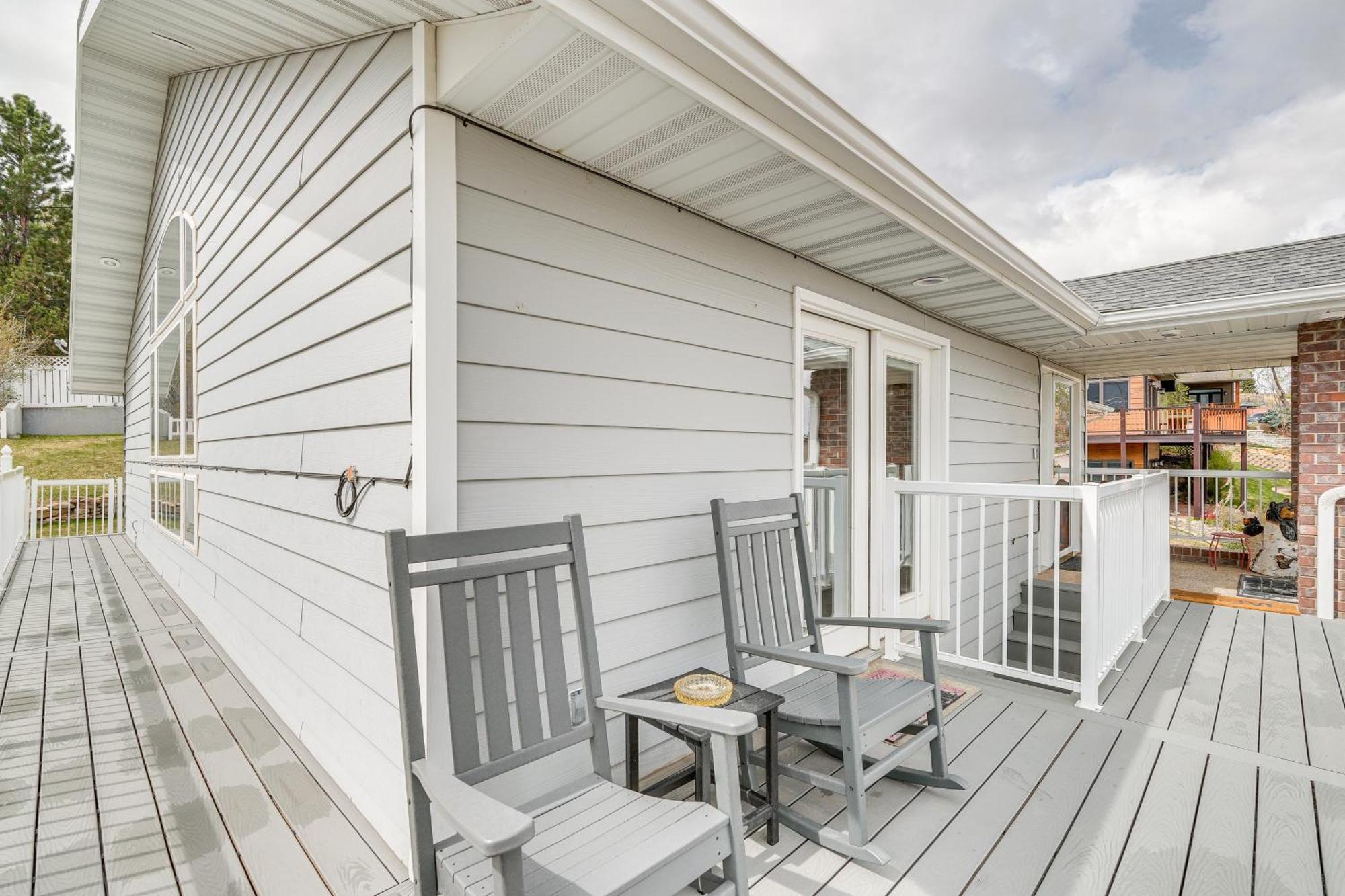 Inviting Great Falls Home With Wraparound Deck! Extérieur photo