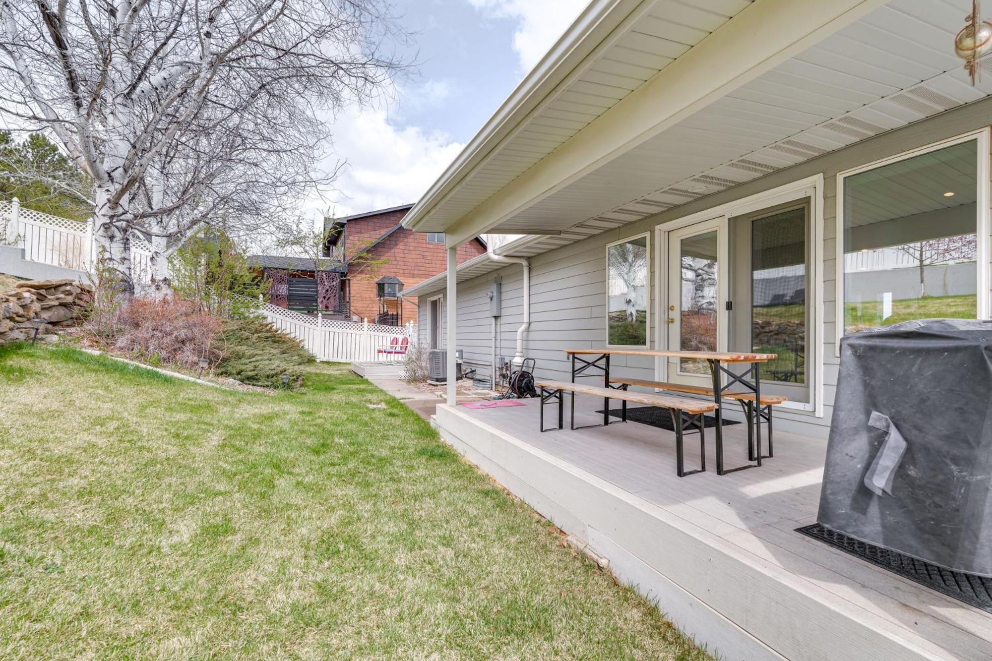 Inviting Great Falls Home With Wraparound Deck! Extérieur photo